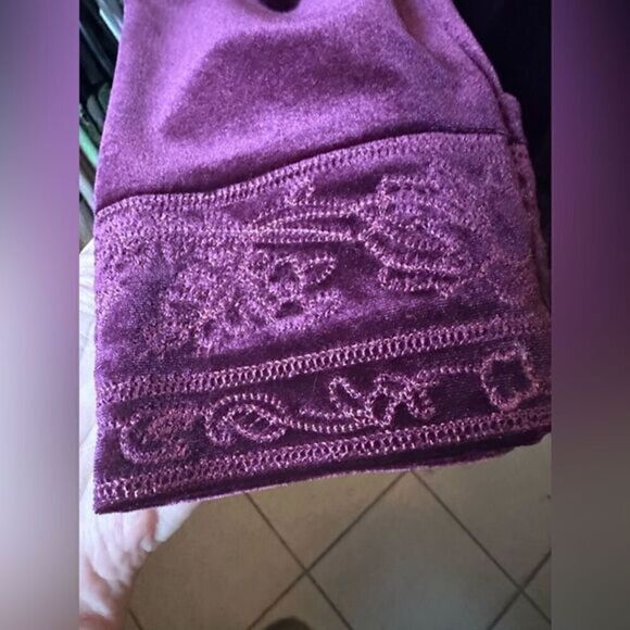 Comfort and glamour beaded velvety loungewear open card. Coldwater Creek size 12 - Picture 5 of 13